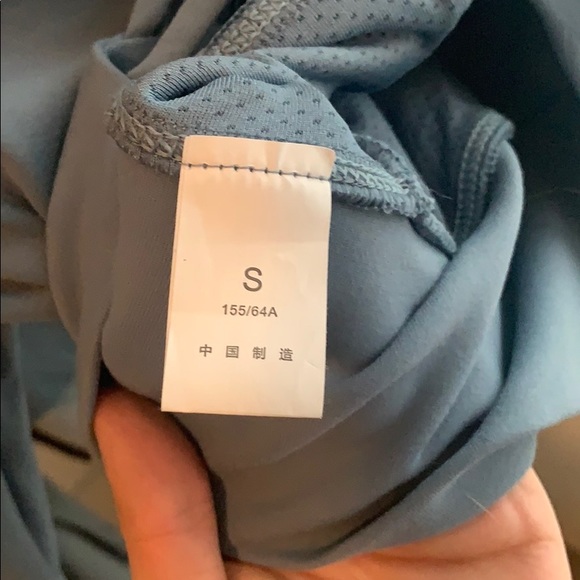 Gym top - Picture 4 of 4